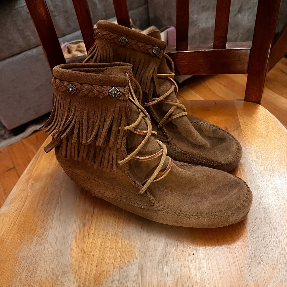 Minnetonka Tan Suede Moccasin Boots